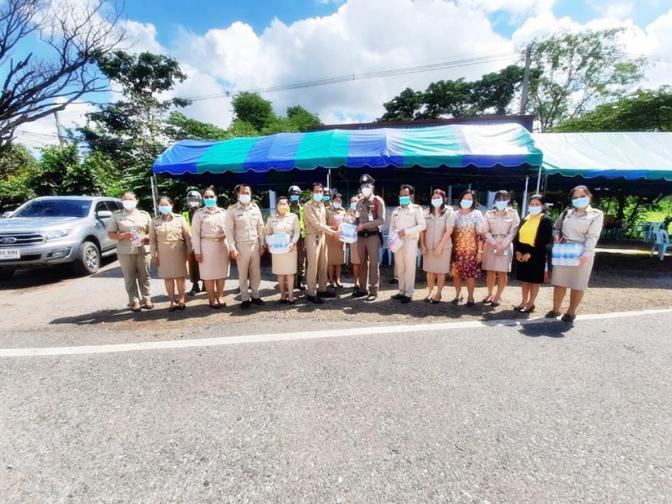 ตรวจเยี่ยมด่านตรวจคัดกรองโรคติดต่อเชื้อไวรัสโคโรนา 2019 ให้กับผู้ที่สัญจรไปมา เพื่อป้องกันการแพร่ระบาดของเชื้อไวรัสโคโรนา 2019