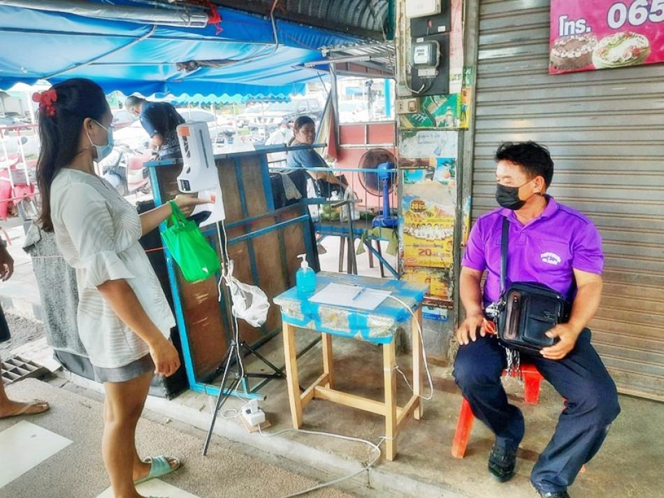 ติดตามมาตรการโควิด19 ตรวจการทำงานจุดคัดกรองของตลาดสดโนนหัน