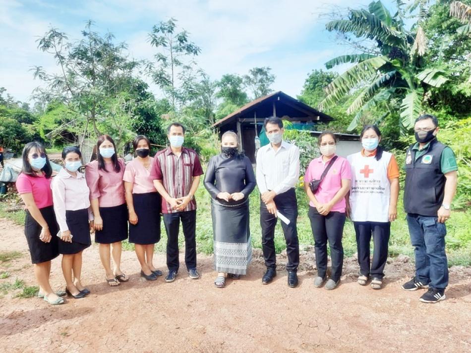 ร่วมกับนายอำเภอชุมแพและกิ่งกาชาดอำเภอชุมแพ ร่วมมอบงบประมาณ สนับสนุนในการซ่อมแซมบ้านใหม่รายนาง ต้อย ทุยเวียง